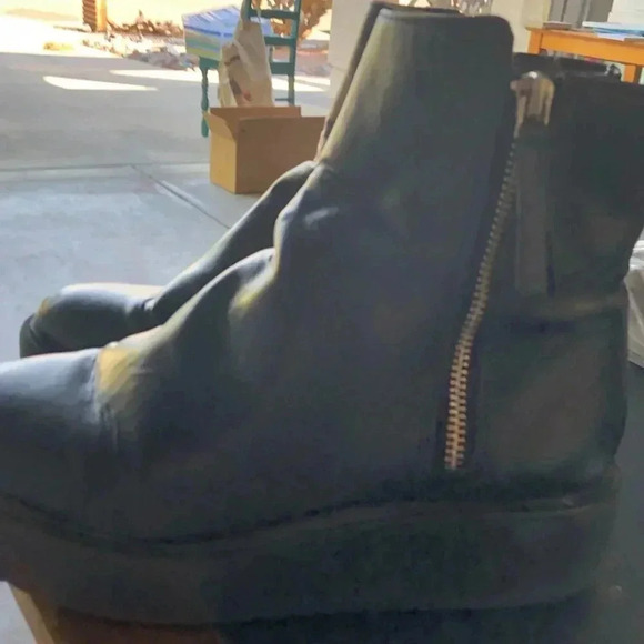 Zippered Black Platform Boot - Picture 4 of 5